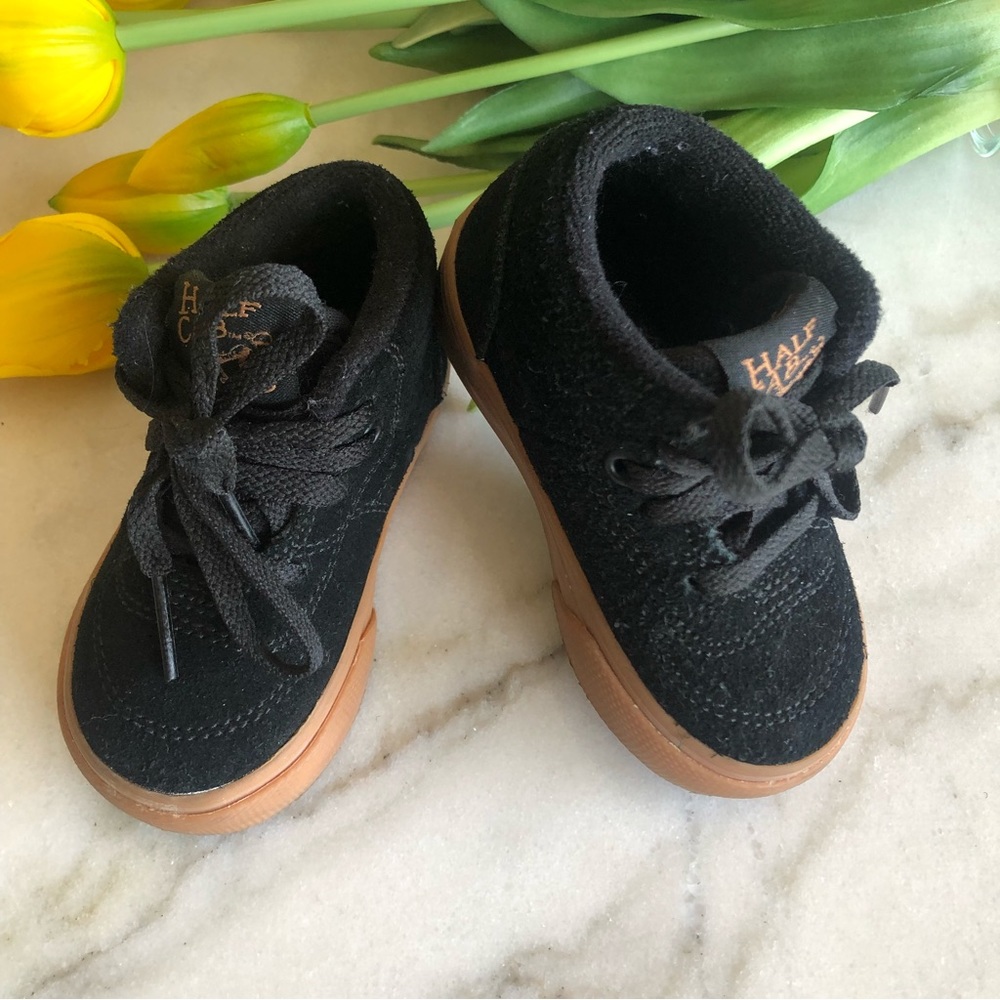 VANS HALF CAB size 4 Toddler color black like New.